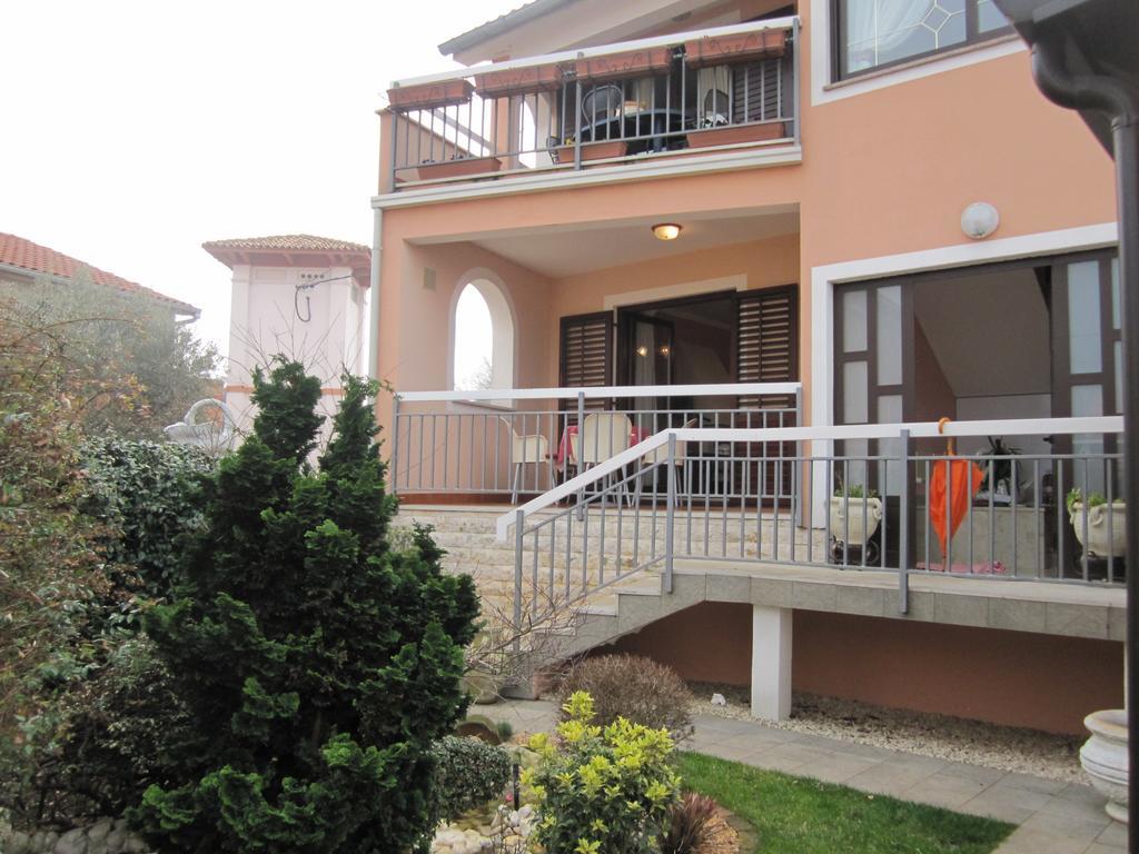 Apartments Mediteraneo Tar-Vabriga Eksteriør billede