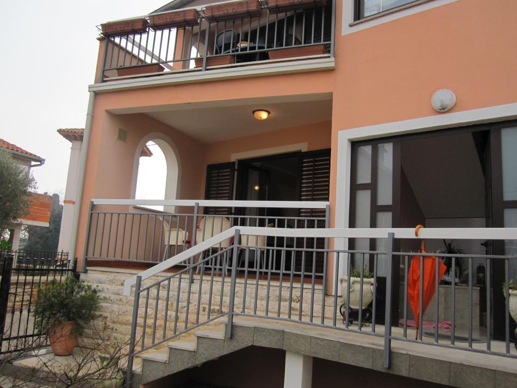 Apartments Mediteraneo Tar-Vabriga Eksteriør billede
