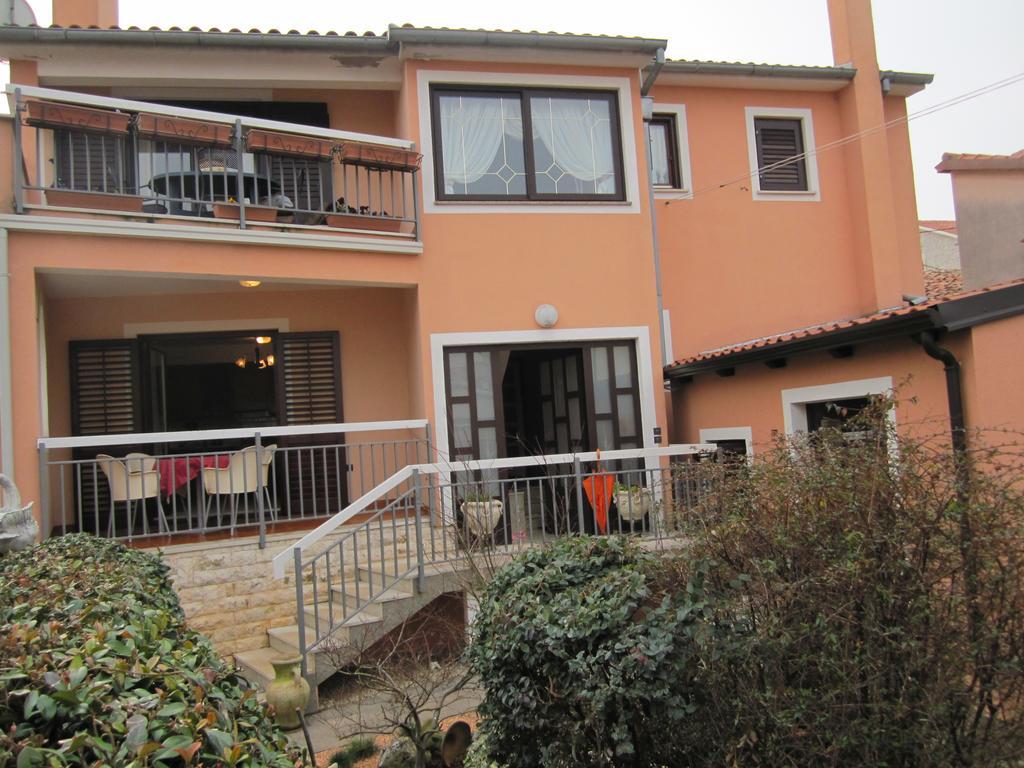 Apartments Mediteraneo Tar-Vabriga Eksteriør billede