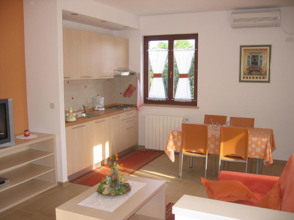 Apartments Mediteraneo Tar-Vabriga Eksteriør billede