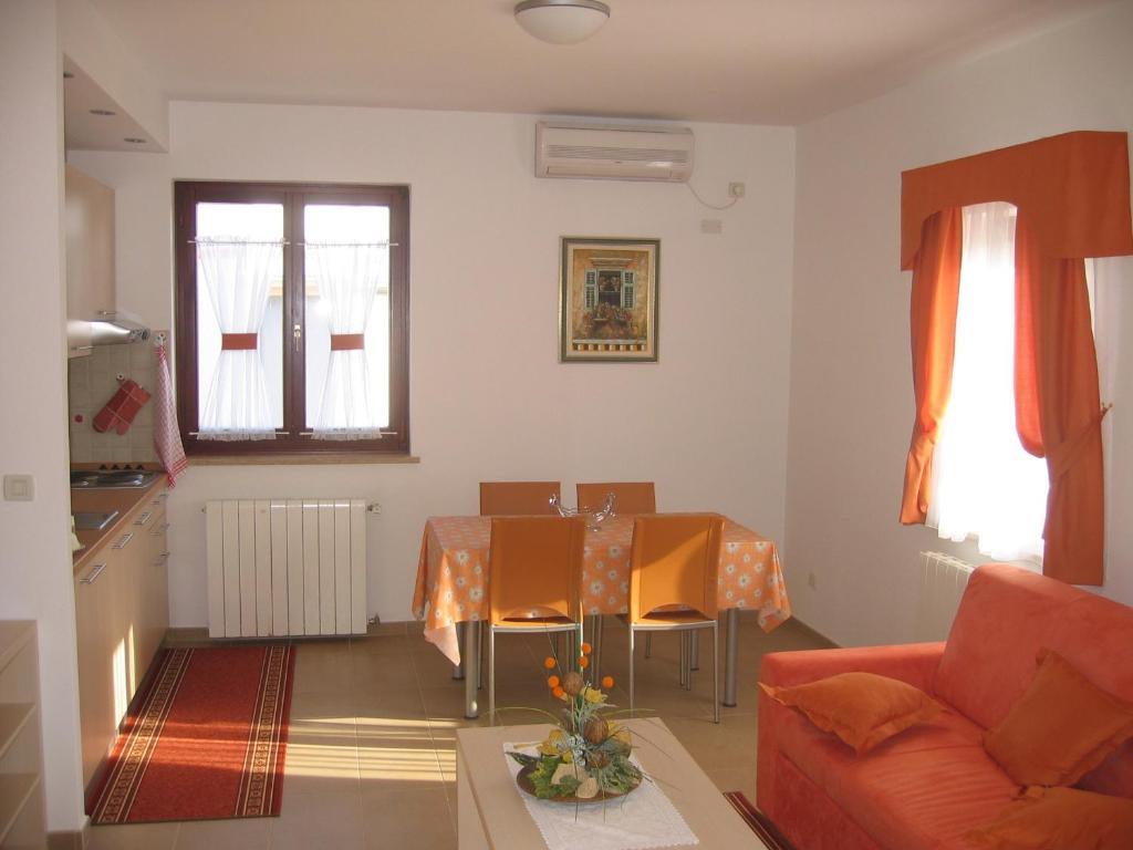 Apartments Mediteraneo Tar-Vabriga Eksteriør billede