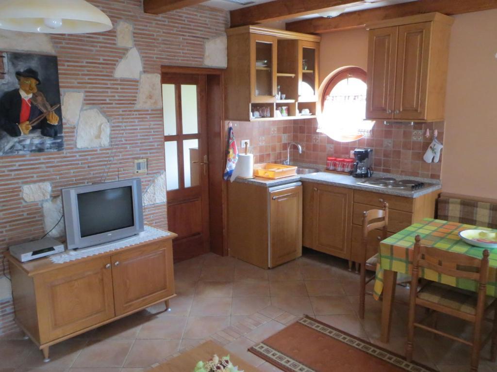 Apartments Mediteraneo Tar-Vabriga Eksteriør billede